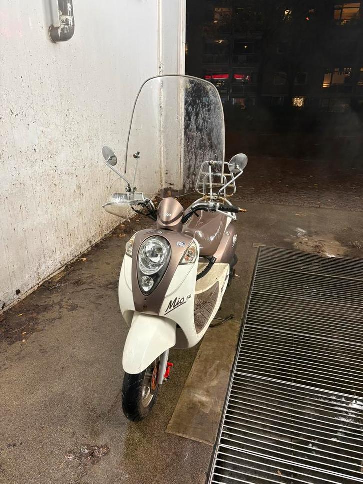 Sym mio, Fietsen en Brommers, Scooters | SYM, Zo goed als nieuw, Mio, Maximaal 25 km/u, Benzine, Ophalen