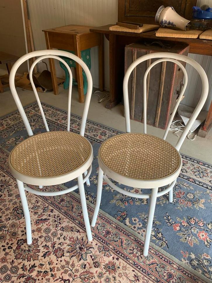 Witte en zwarte Thonet Stijl Stoelen - Set van 2,webbing, Huis en Inrichting, Stoelen, Gebruikt, Vier, Metaal, Zwart, Ophalen