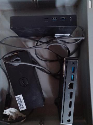 3 x Del doking station D 6000 met adapter  beschikbaar voor biedingen