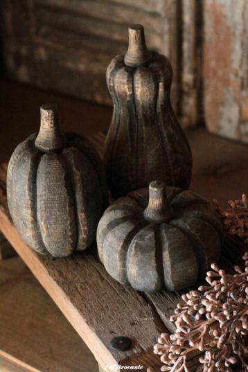 Set pompoenen 'sober', 'antique brown of black', pompoen beschikbaar voor biedingen