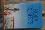 Verleid door de zon - Nora Roberts, Ophalen, Zo goed als nieuw, Nora Roberts