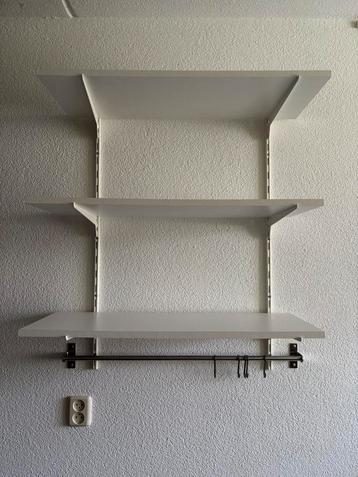 Wandplanken 80 cm breed en 30 cm diep 90 cm hoog beschikbaar voor biedingen