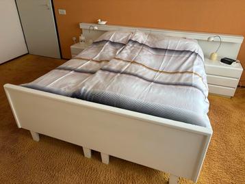 Tweepersoonsbed 160x190 (geen bedbodem) beschikbaar voor biedingen