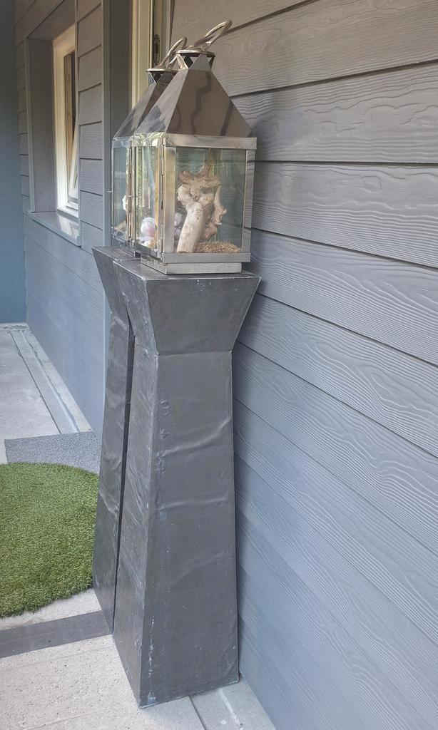 Zinken zuilen met windlicht, Huis en Inrichting, Lampen | Vloerlampen, Gebruikt, Minder dan 100 cm, Glas, Metaal, Ophalen