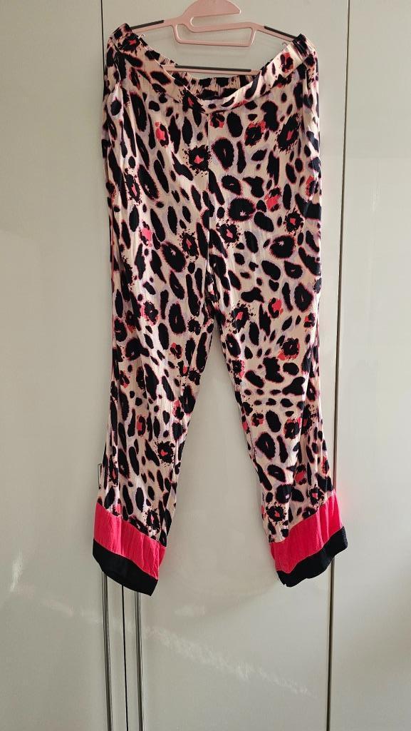 Hunkemöller🎀Luxe Pyamabroeken 2 stuks🎀🎀Mt xl/44, Kleding | Dames, Pyjama's, Gedragen, Maat 42/44 (L), Ophalen