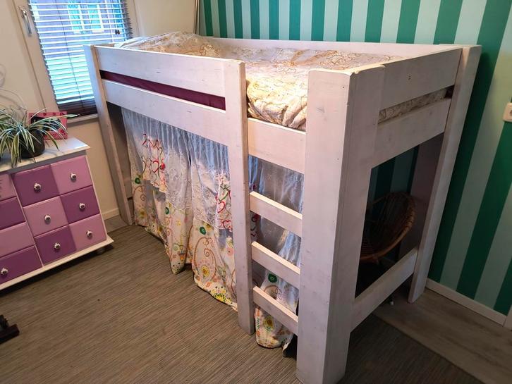 Meisjes slaapkamer hoogslaper kastjes plafondlamp, Huis en Inrichting, Slaapkamer | Complete slaapkamers, Zo goed als nieuw, Eenpersoons