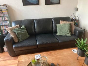 Prachtige leren bank met leren stoel. beschikbaar voor biedingen