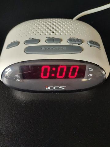 Digitale Klokradio met voorkeuze zenders en 1,5 meter snoer beschikbaar voor biedingen