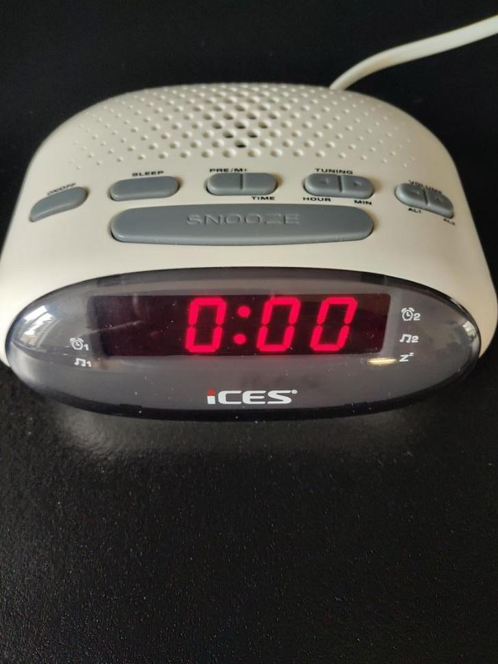 Digitale Klokradio met voorkeuze zenders en 1,5 meter snoer, Audio, Tv en Foto, Radio's, Zo goed als nieuw, Radio, Ophalen of Verzenden