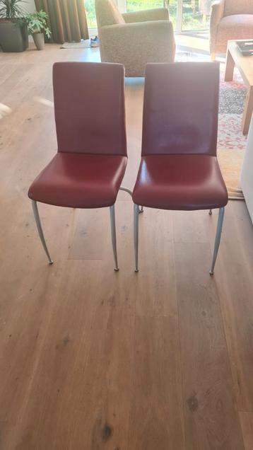 6 nette rode leren eetkamerstoelen.  beschikbaar voor biedingen