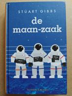 Stuart Gibbs - De maan-zaak, Gelezen, Ophalen of Verzenden, Stuart Gibbs, Fictie