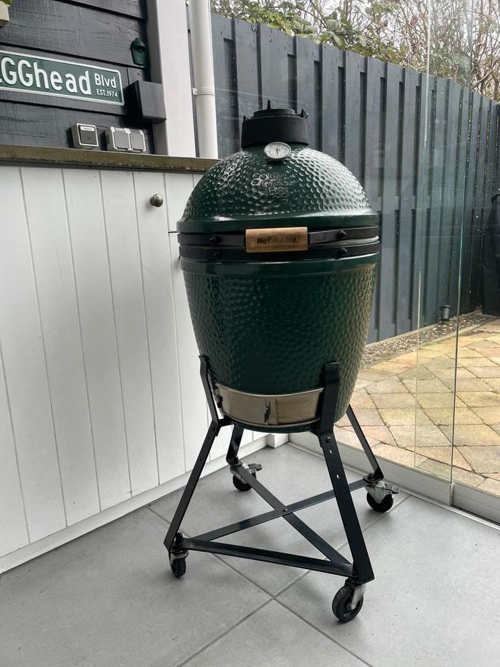 Big green egg  medium bbq, Tuin en Terras, Houtskoolbarbecues, Zo goed als nieuw, Met accessoires, Ophalen