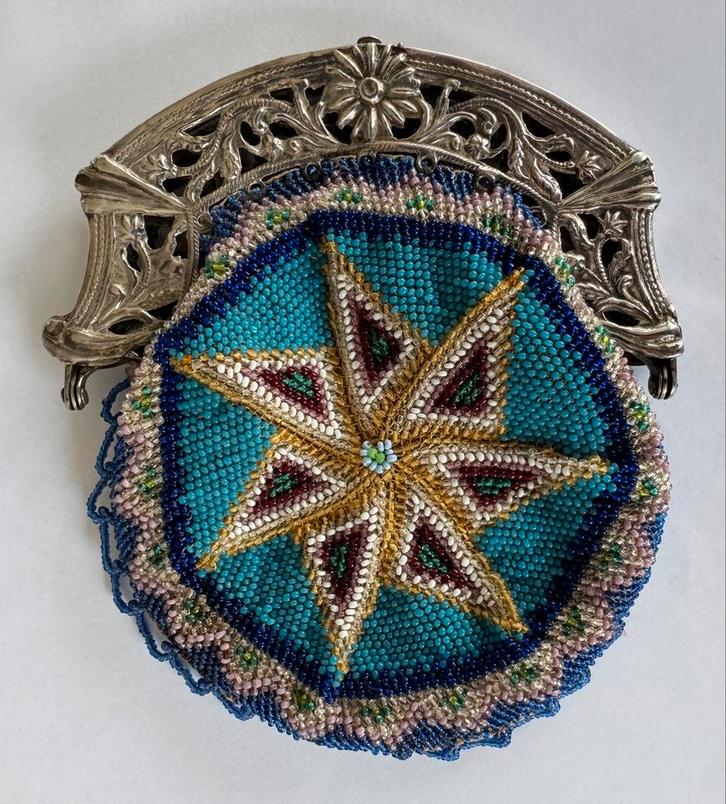 Antieke kraaltjesbeurs met zilveren beugel, 19e eeuws, Antiek en Kunst, Antiek | Goud en Zilver, Zilver, Ophalen of Verzenden