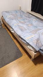 Eenpersoonsbed met lattenbodem + bijpassend nachtkastje – gr, Ophalen, Gebruikt, 90 cm, Eenpersoons