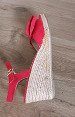 Leuke rode peeptoe zomersandalen, Kleding | Dames, Schoenen, Ophalen of Verzenden, Zo goed als nieuw, Rood, Sneakers of Gympen