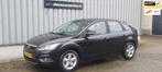 Ford Focus 1.6 16v comfort mooie complete en volledig onderh, Gebruikt, Zwart, 4 cilinders, 620 kg