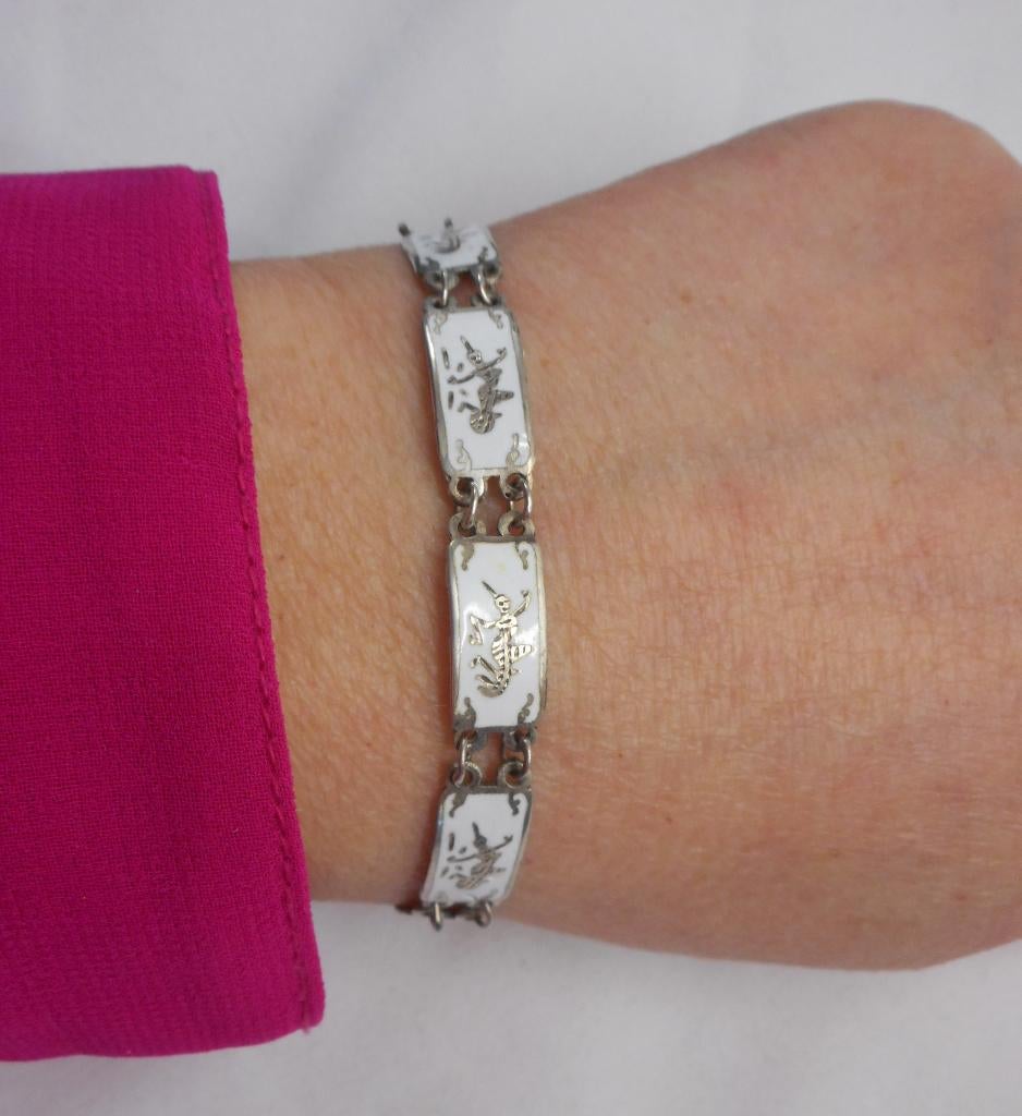 Zilveren antieke armband met wit emaillen nr.209