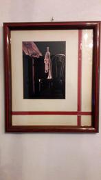 INGELIJSTE FOTO IN ART DECO STIJL VAN GOUDEN TROMPET, Minder dan 50 cm, Ophalen of Verzenden, Zo goed als nieuw, Schilderij
