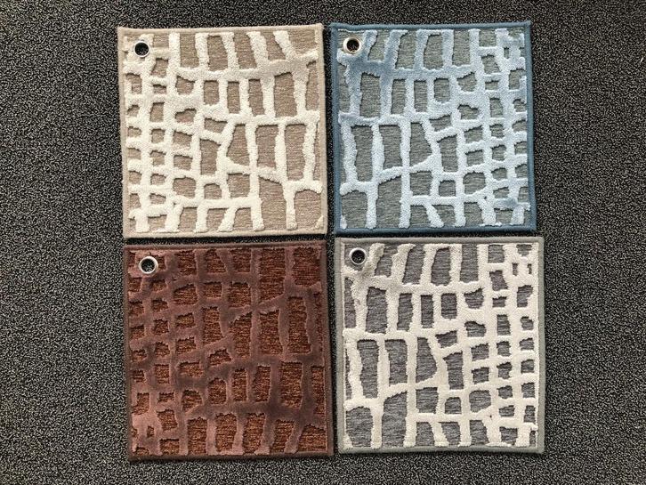 Dunne Stalen vloerkleed / tapijt ca. 29 x 30 cm met reliëf, Huis en Inrichting, Stoffering | Tapijten en Kleden, Zo goed als nieuw
