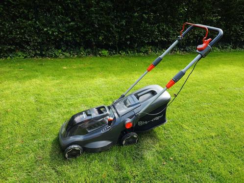 LC34-P4A Husqvarna grasmaaier incl. Nieuwe Accu en lader, Tuin en Terras, Grasmaaiers, Gebruikt, Accu-grasmaaier, 30 t/m 39 cm