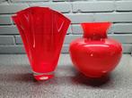 2 rode glazen vazen 20 en 25 cm hoog, Huis en Inrichting, Ophalen, Minder dan 50 cm, Rood, Glas