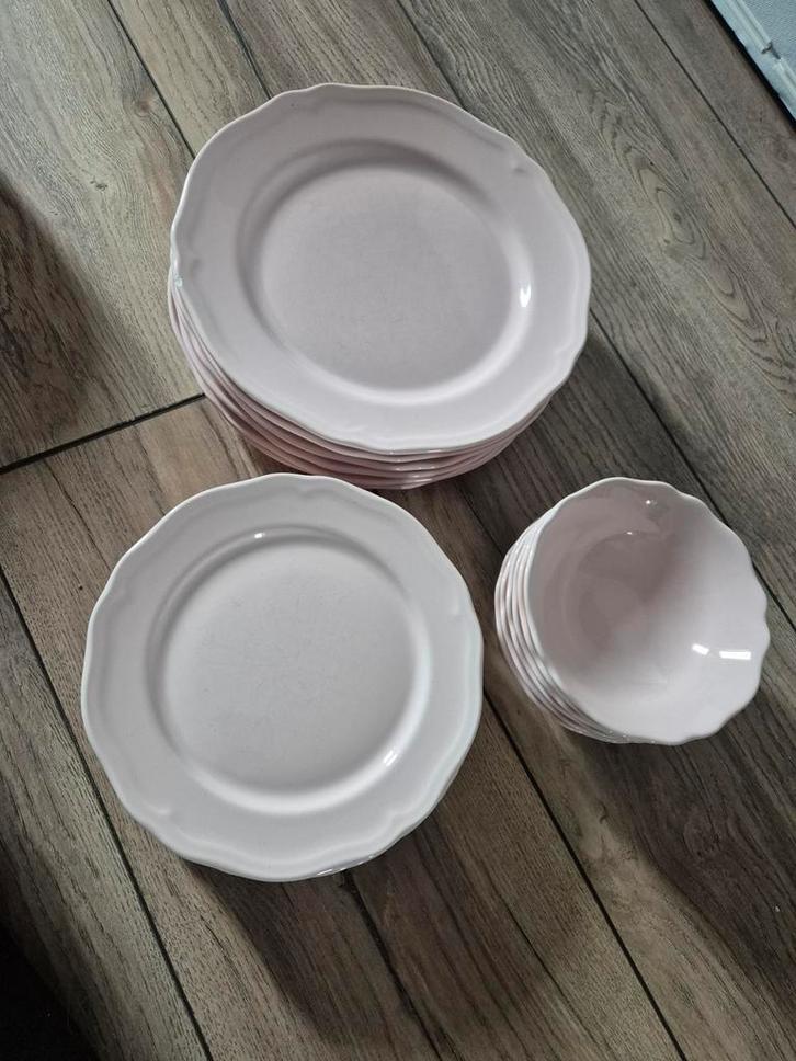 Lichtroze Bordenset - Compleet!, Huis en Inrichting, Keuken | Servies, Gebruikt, Bord(en), Overige stijlen, Aardewerk, Ophalen