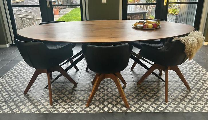 Eettafel als nieuw Goossens Ferris noten hout maat 240, Huis en Inrichting, Tafels | Eettafels, Zo goed als nieuw, 100 tot 150 cm