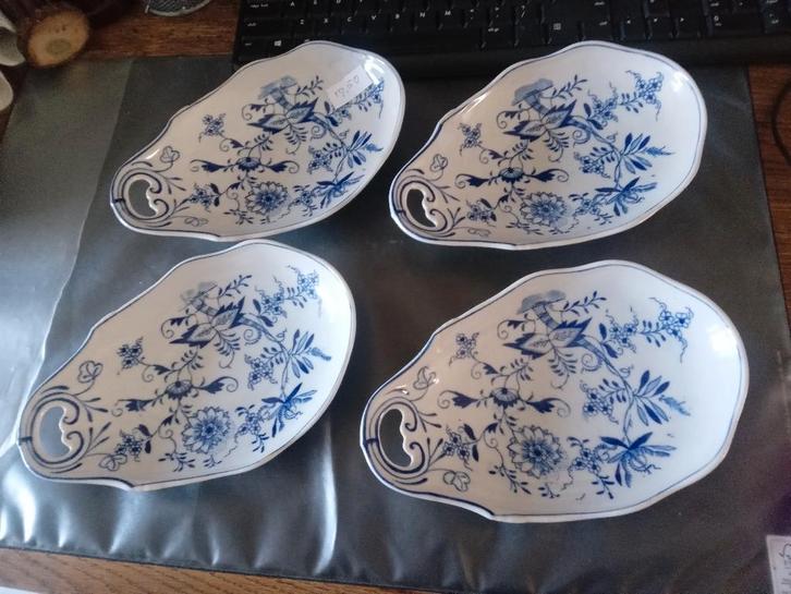 te koop 4 schaaltjes zwiebel muster van p Regout, Antiek en Kunst, Antiek | Servies los, Ophalen of Verzenden