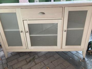 Wit dressoir, gratis af te halen beschikbaar voor biedingen