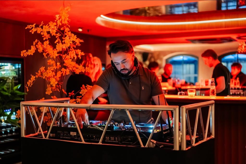 DJ BOEKEN? ALLROUND/WEDDING/ PARTY/EVENTS, Solo-artiest