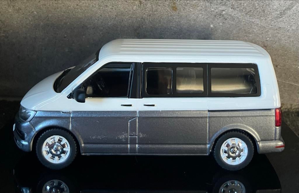 Miniatuur VW Multivan 1:43 - Gedetailleerd Model, Ophalen of Verzenden, Zo goed als nieuw, Bus of Vrachtwagen, Overige merken