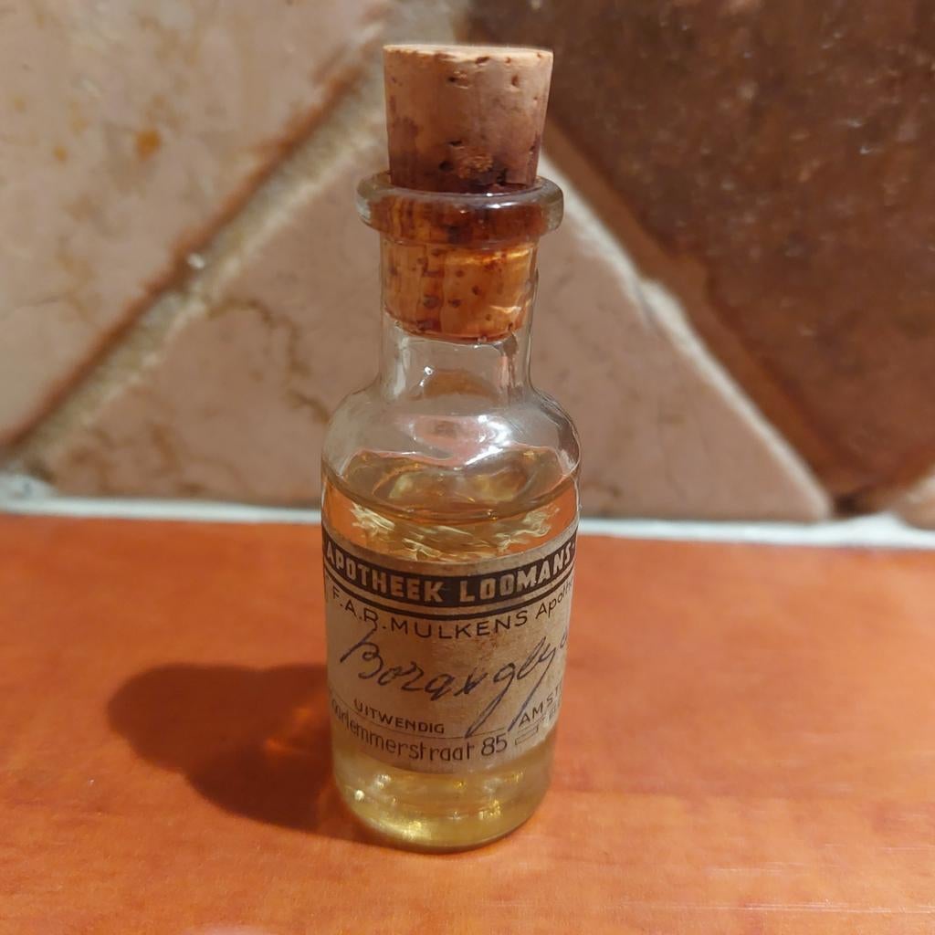 Zeer oud antiek apothekers flesje met inhoud, Ophalen of Verzenden, Gebruikt