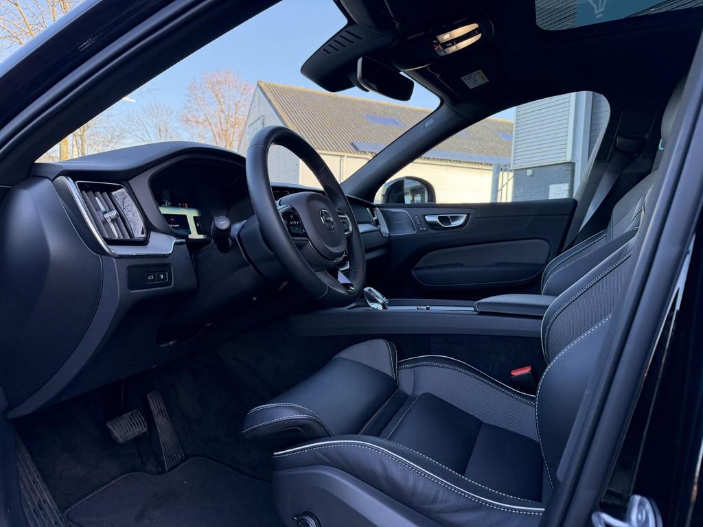 Volvo XC60 2.0 T6 Plug-in hybrid AWD Ultra Black Edition 360, Auto's, Automaat, Stof, Gebruikt, Euro 6