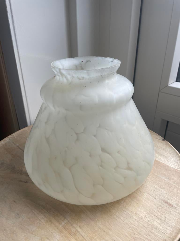 Vintage opaline glazen lampenkap, wit, melkglas, Ophalen, Gebruikt, 25 tot 50 cm, Wit