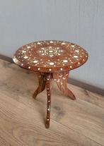 Oud bruin oosters tafeltje met inlegwerk - inklapbaar, Ophalen of Verzenden