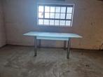 Een glazen eettafel met 2 glazen bladen en 4 zilveren poten, Huis en Inrichting, Tafels | Eettafels, Ophalen, Gebruikt, Rechthoekig