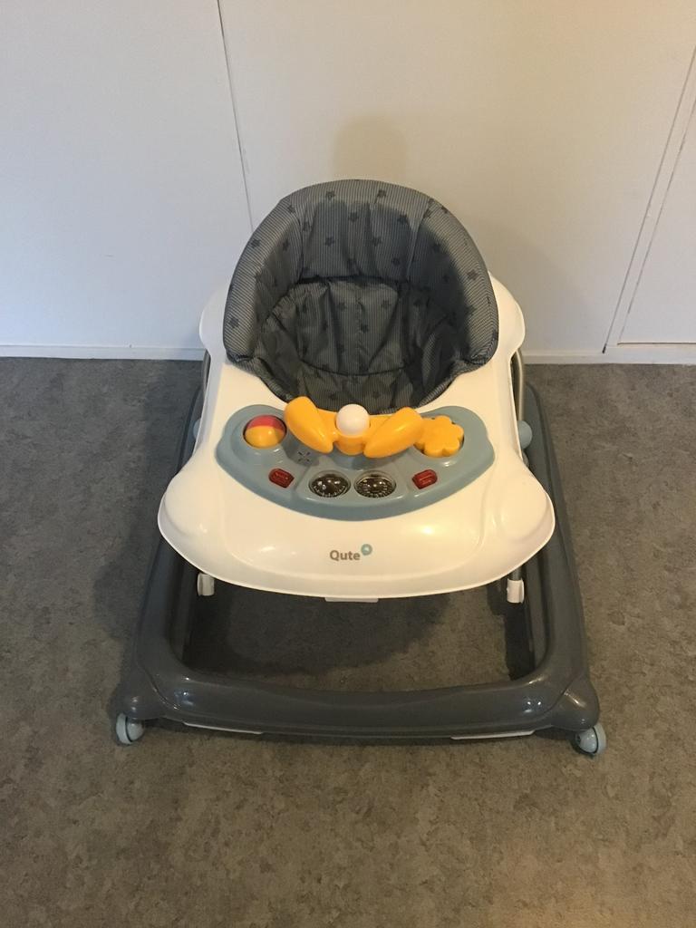 Baby loopstoeltje Qute., Ophalen of Verzenden, Zo goed als nieuw