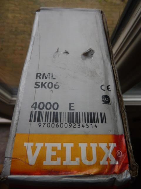 Nieuwe Velux  elektrisch licht doorlatend / SK06 ( 114x118), Huis en Inrichting, Stoffering | Gordijnen en Lamellen, Nieuw, Minder dan 100 cm