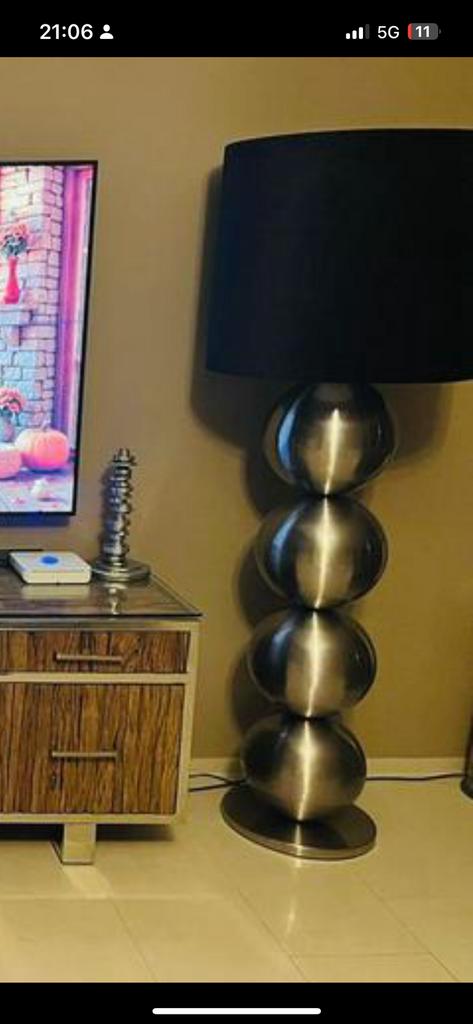 2 grote bollampen met zwarte kap, Ophalen, Zo goed als nieuw, Minder dan 100 cm