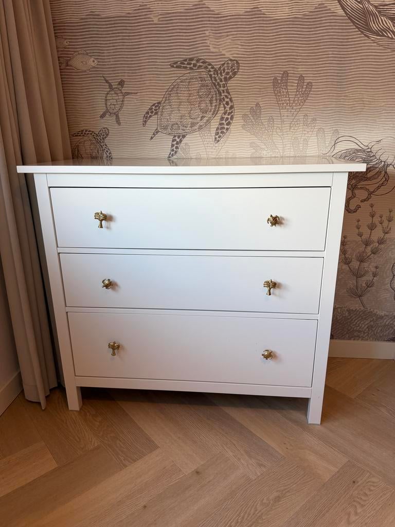 Ikea Hemnes ladekast wit + messing knopjes van Doing Goods, Ophalen, Gebruikt, 100 tot 150 cm, 3 of 4 laden