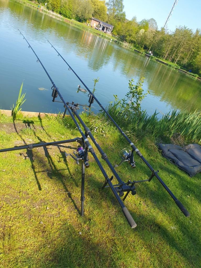 Te koop 2 kaper hengels  met molen baitrun FISH XPRO, Watersport en Boten, Hengelsport | Karpervissen, Ophalen, Molen