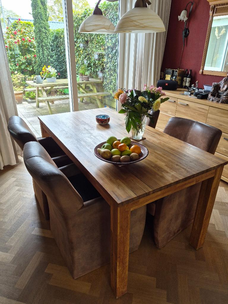 2 eettafels met 4 stoelen, Ophalen, Gebruikt, 50 tot 100 cm, 150 tot 200 cm