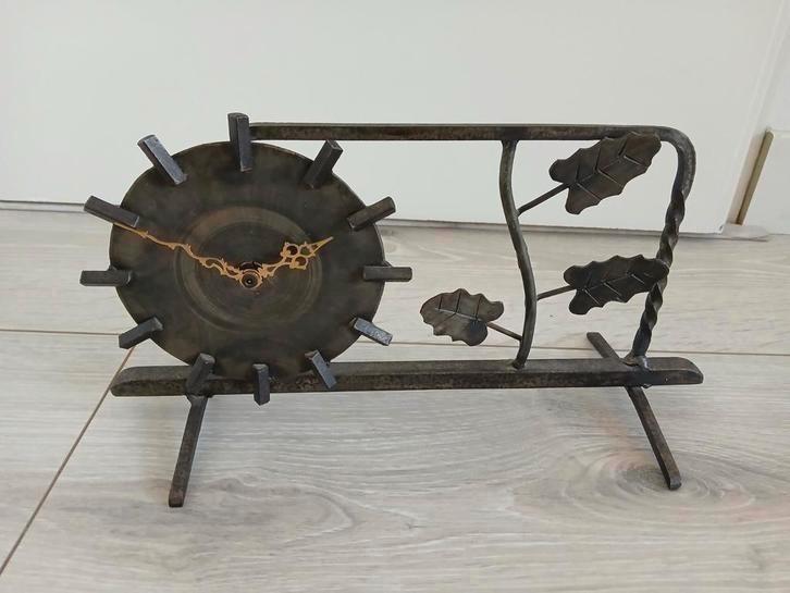 Vintage smeedijzeren Junghans tafelklok, Antiek en Kunst, Antiek | Klokken, Ophalen of Verzenden