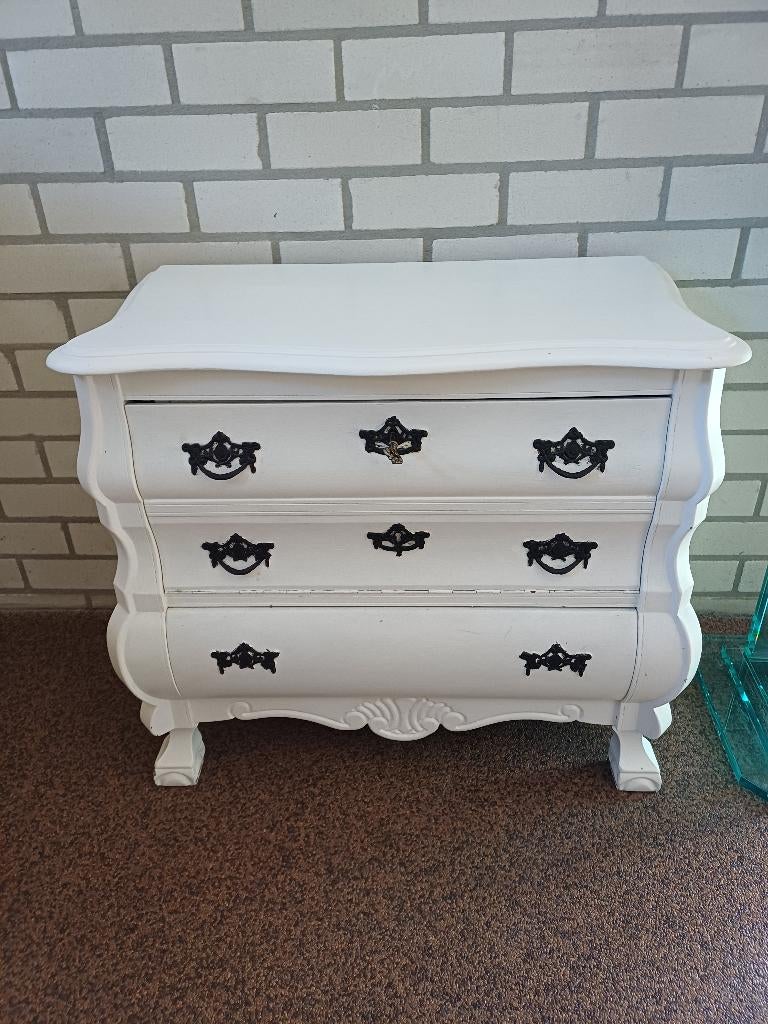 Wit brocant kastje, Ophalen