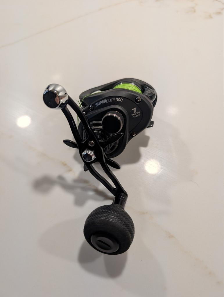 NIEUW: Lew's Super Duty 300 MCS Power Handle (SD3SHJ), Watersport en Boten, Hengelsport | Roofvissen, Ophalen of Verzenden, Nieuw