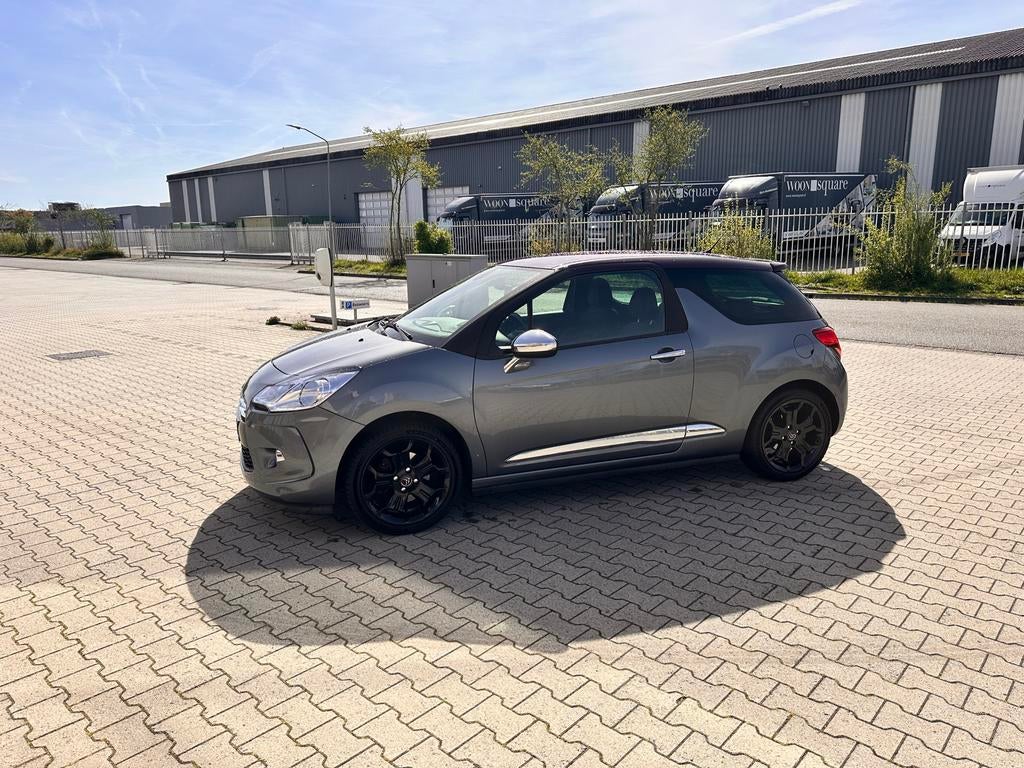 Citroën DS3 1.6 THP 2010 Gris Shark/Rouge Carmen, Auto's, Zwart, Parkeersensor, 49 €/maand, Origineel Nederlands