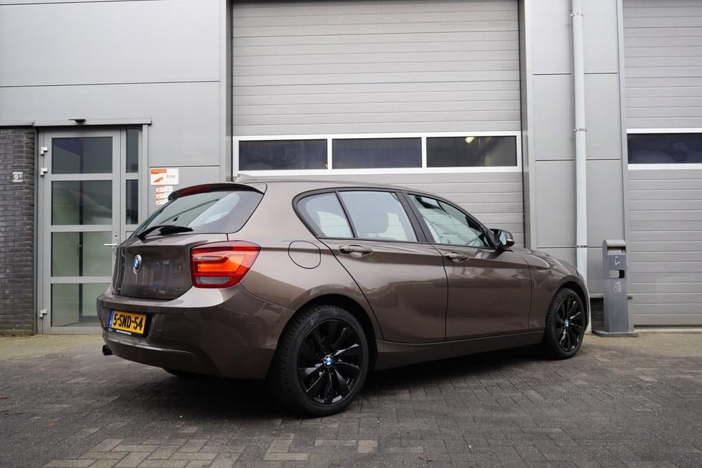 BMW 1-serie 116i High Executive, Gebruikt, 4 cilinders, Bruin, Navigatiesysteem