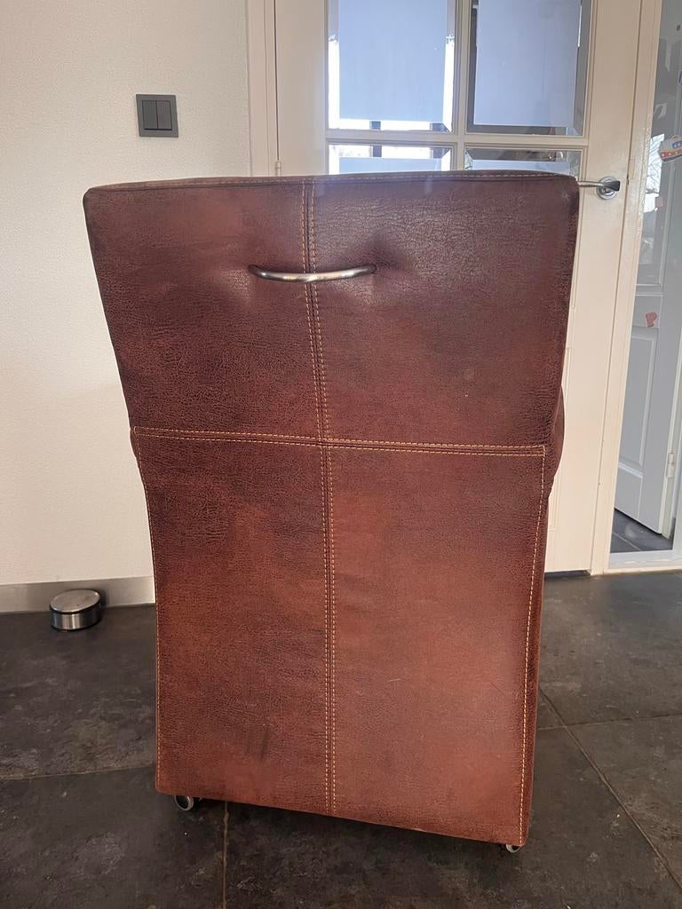 6 Bruine leren eetkamerstoelen op wieltjes, Ophalen, Gebruikt, Bruin, Leer