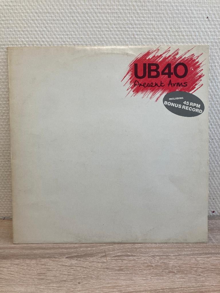 UB40 - present arms LP + 7inch!, Cd's en Dvd's, Vinyl | Pop, Ophalen of Verzenden, 1980 - 1989, Zo goed als nieuw, 12 inch