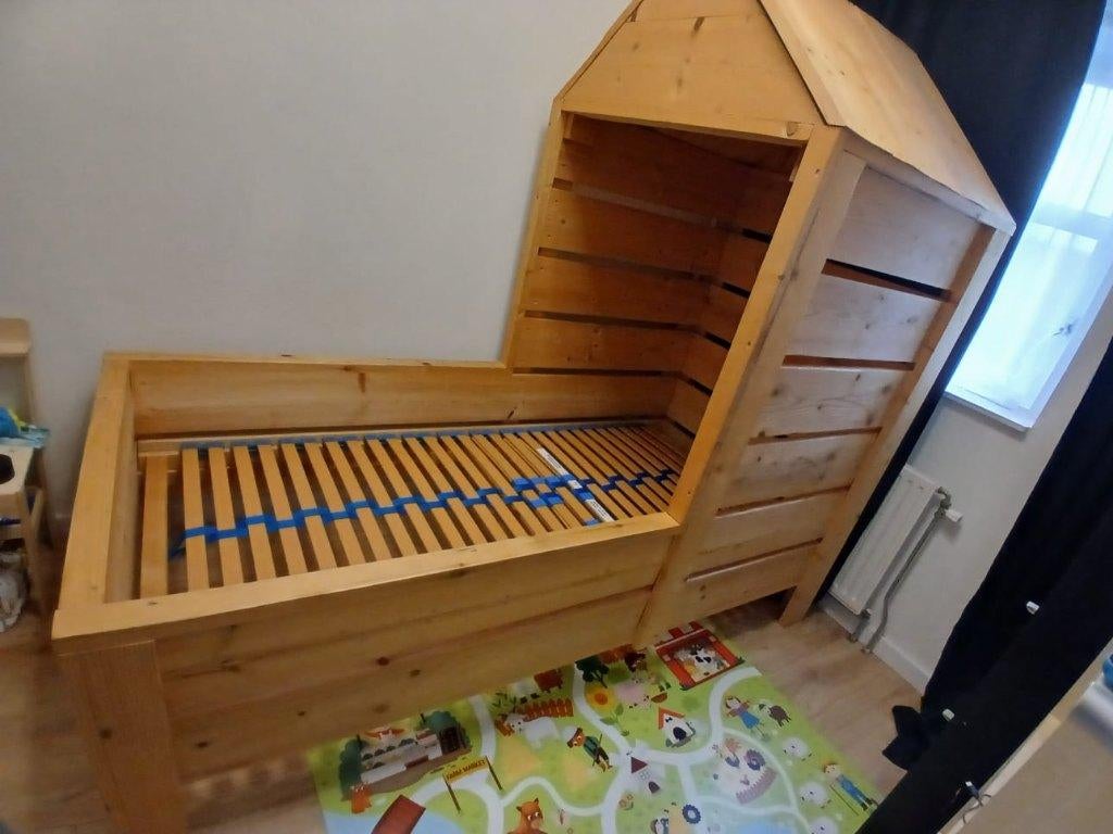 Scaffolding wood children's house bed with slatted base, Ophalen, 90 cm, Eenpersoons, Zo goed als nieuw